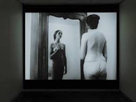 Chantal Akerman, "L’enfant aimes ou je joue a etre une femme mariee" (film still), 1971